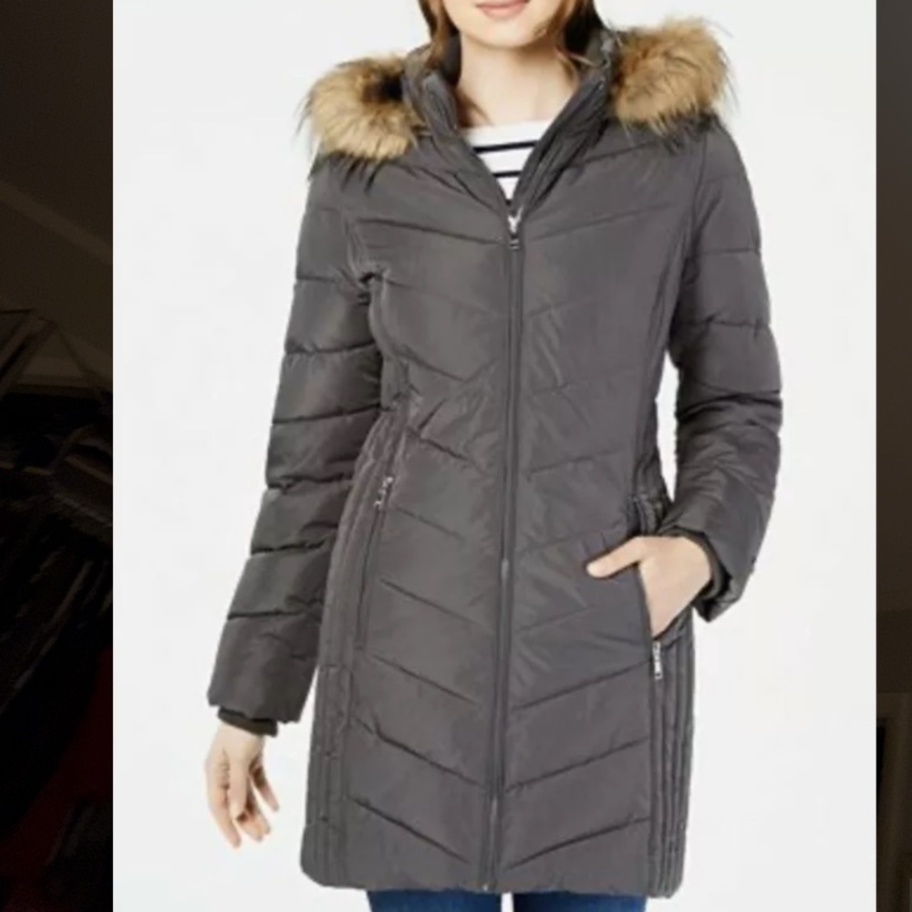 Tommy Hilfiger Puffer Coat with hood, Size medium